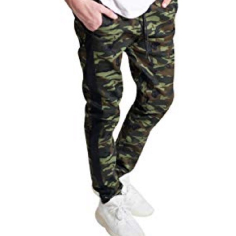 Camo green men’s fitness joggers